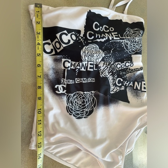 CHANEL Monochrome Graphic One Piece Swimsuit (887) - Picture 15 of 17